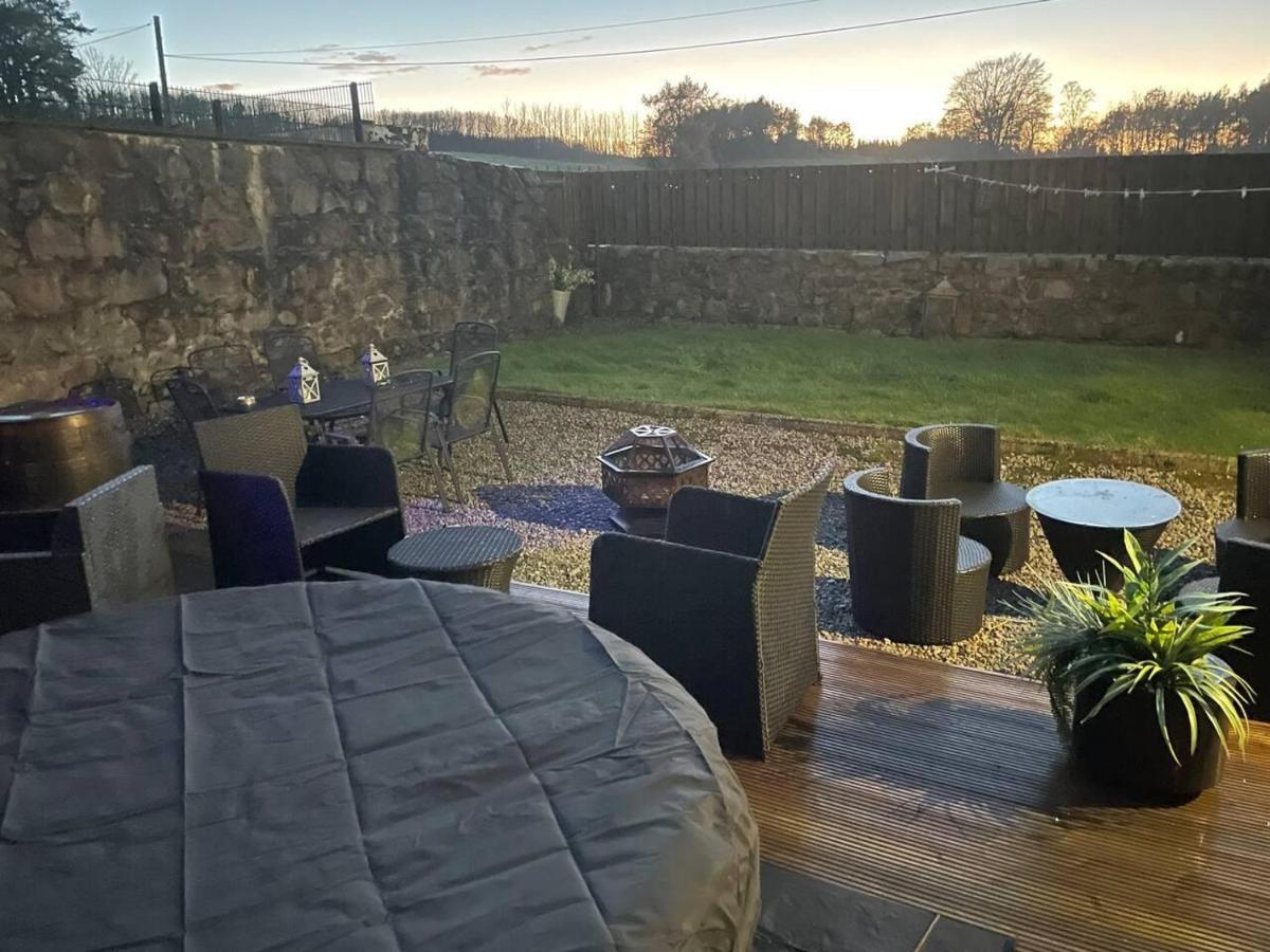 Rural Chapel Cottage Near Airport Bar & Hot Tub Aberdeen Esterno foto