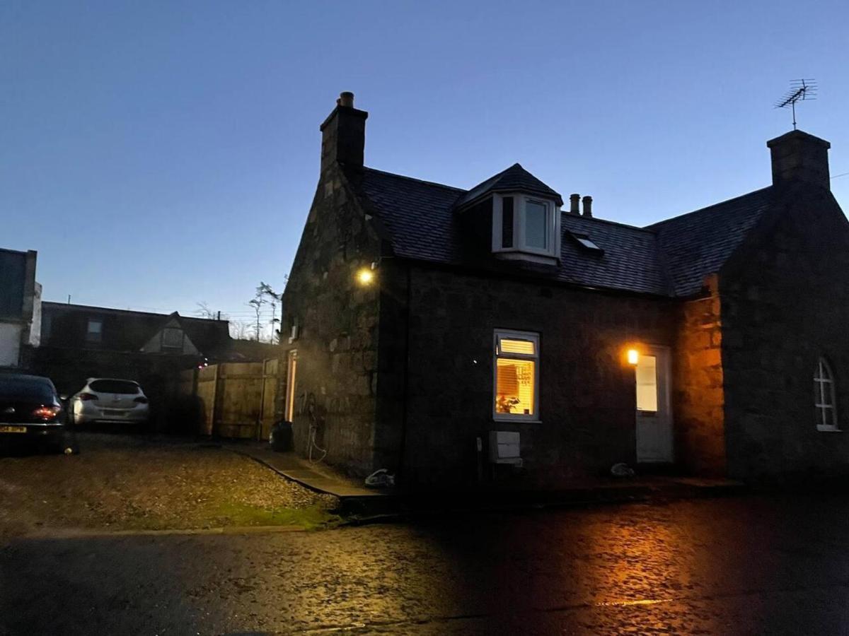 Rural Chapel Cottage Near Airport Bar & Hot Tub Aberdeen Esterno foto
